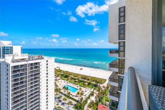 Building Photo - 2555 Collins Ave