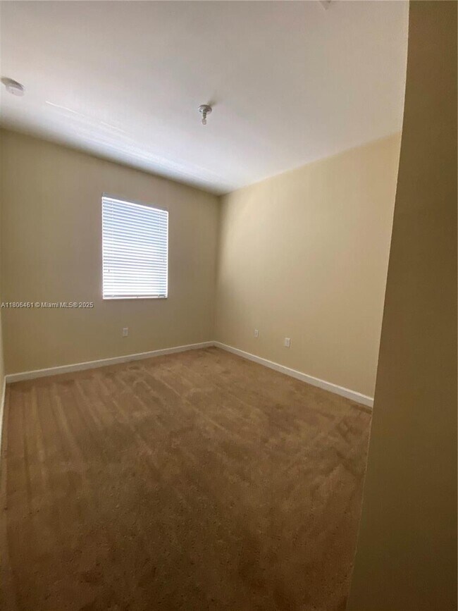 Building Photo - 9401 SW 171st Pl