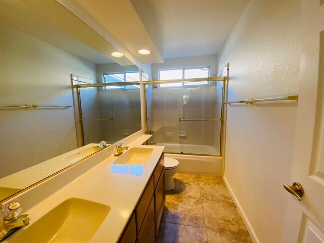 Building Photo - Charming Single-Story Corner Lot Rental