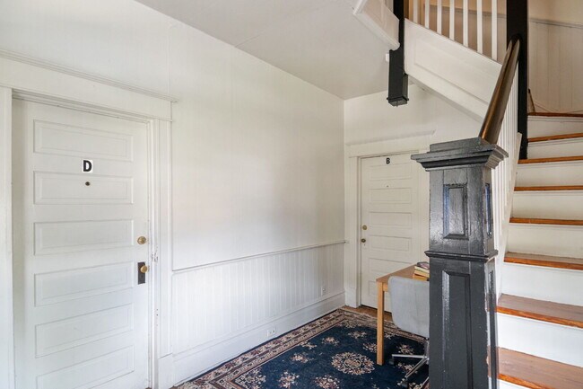 Building Photo - "Charming 1-Bedroom Retreat with Gleaming ...