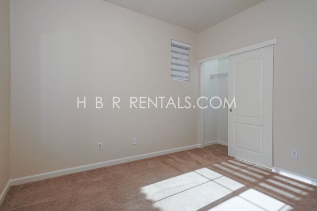 Building Photo - Wicklund Village: Charming 4-Bed Single St...