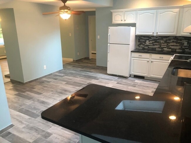 Building Photo - 63 River St