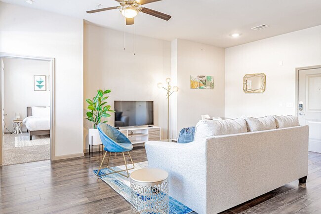 Building Photo - 2301 1/2 Montopolis Dr