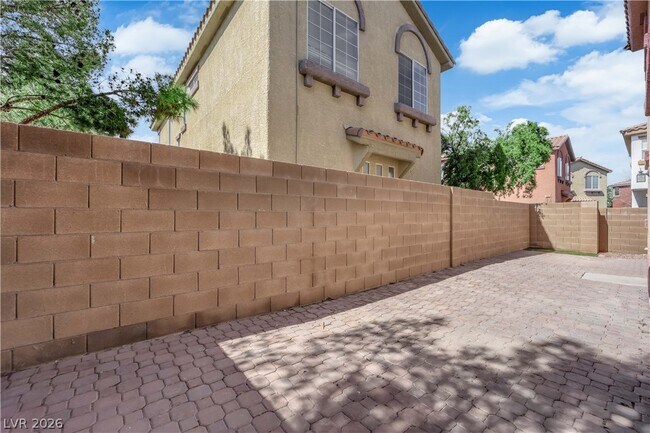 Building Photo - 10573 Allegrini Dr