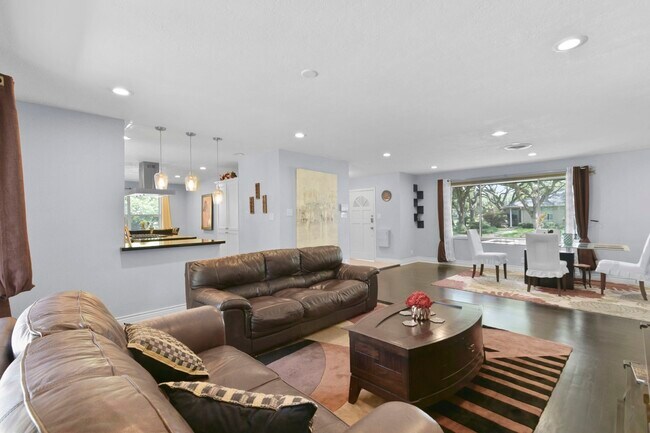 Building Photo - 3123 Deal St