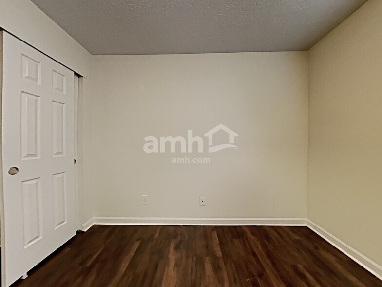 Building Photo - 1405 Willshire Dr
