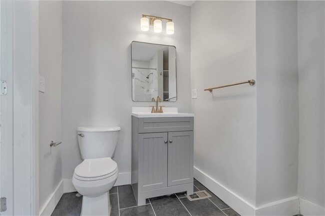 Building Photo - 382 Orms St