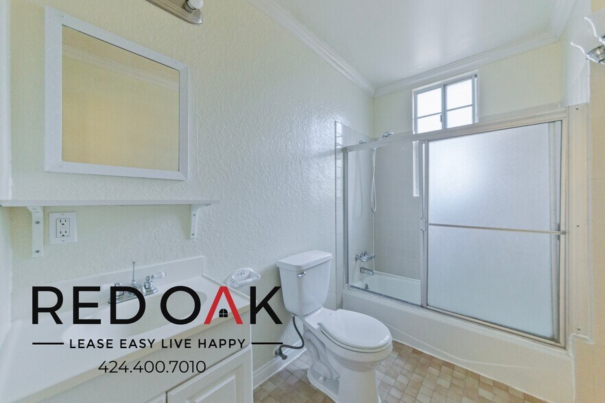 Building Photo - 5640 Franklin Ave