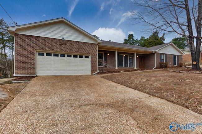 Building Photo - Welcome to this beautifully updated 4-bedroom, 3-bathroom home in the heart of Decatur, Alabama.