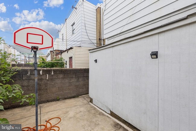 Building Photo - Spacious & Updated Grays Ferry Rowhome Near Parks and Center City — Accepting ALL PHA voucher hol...