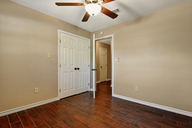 Building Photo - 820 Maple St