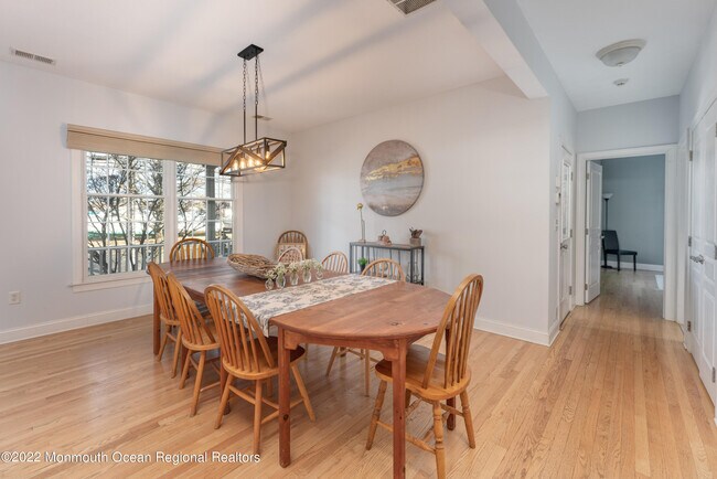 Building Photo - 322 Broadway