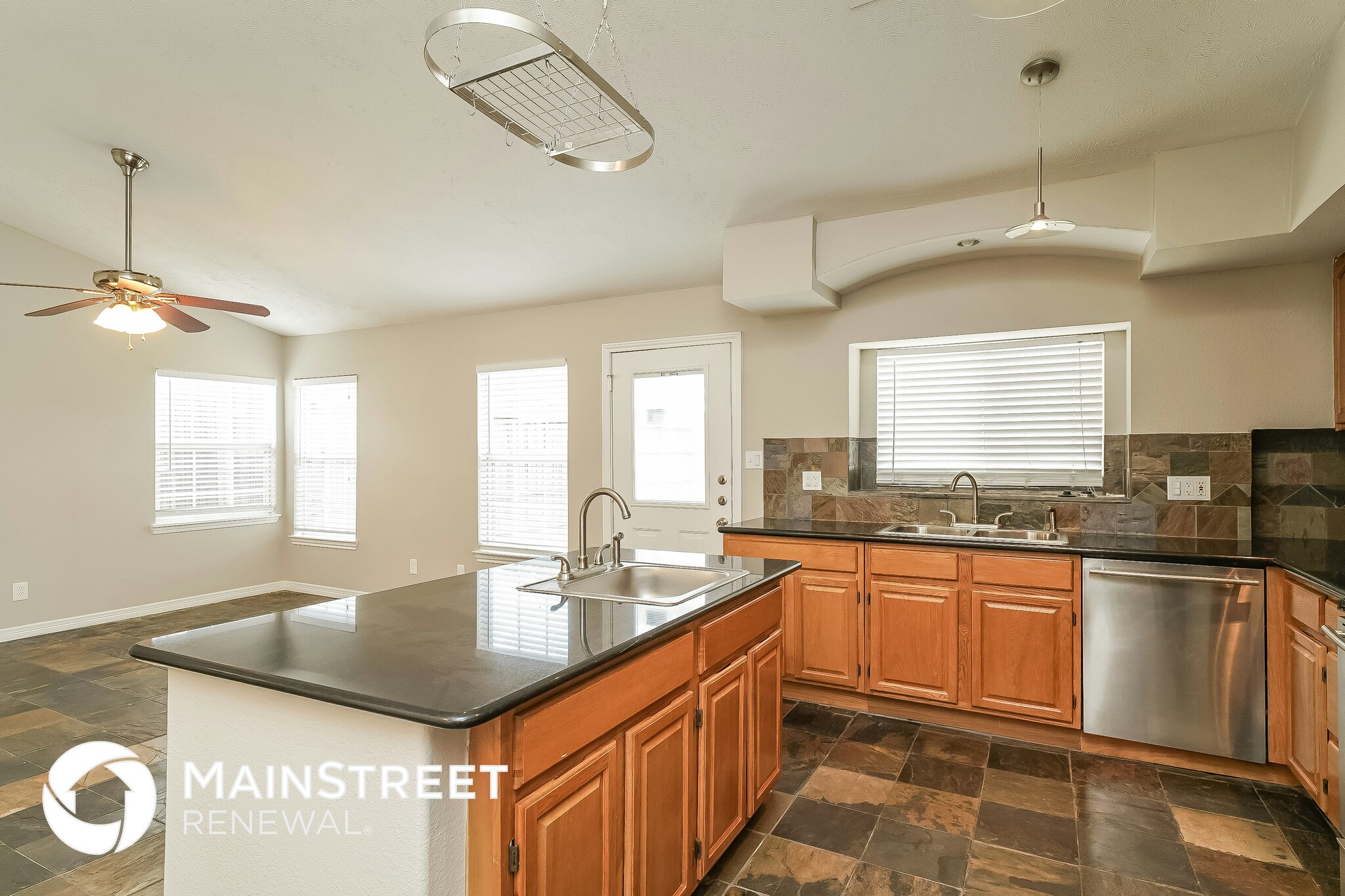 Building Photo - 6205 Scenic Dr