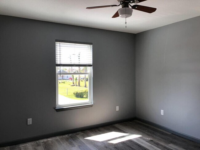 Building Photo - 1234 Grace Ave