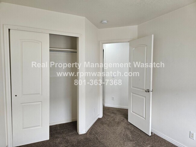 Building Photo - 2401 Big Village Ct