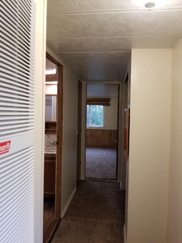 Building Photo - 409 N Cedar St