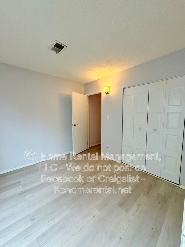 Building Photo - 8027 N Stoddard Ave