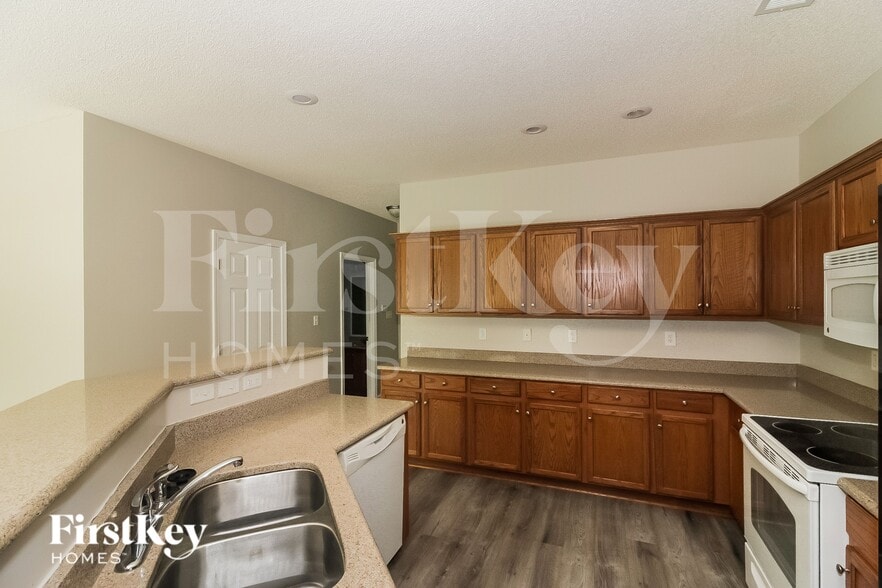 Building Photo - 5845 Peterson Ridge Ln
