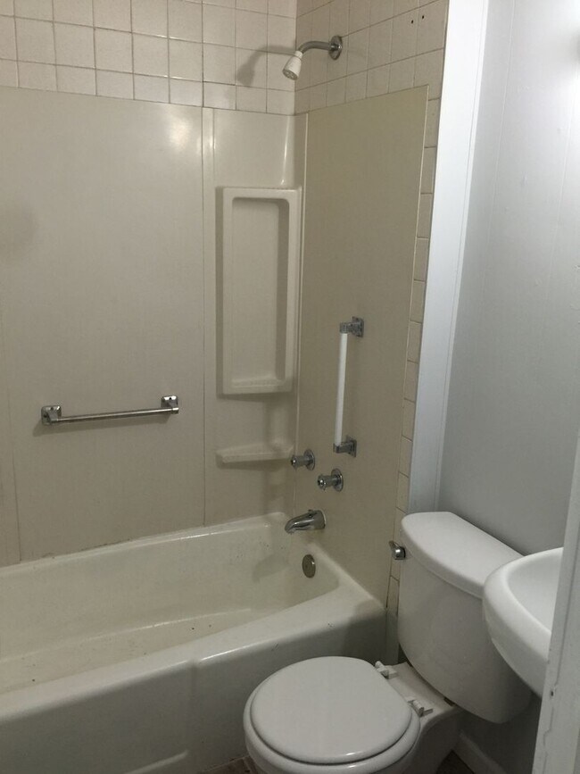 Building Photo - 739 N 5th St