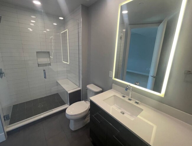 Building Photo - 1045 Lincoln St