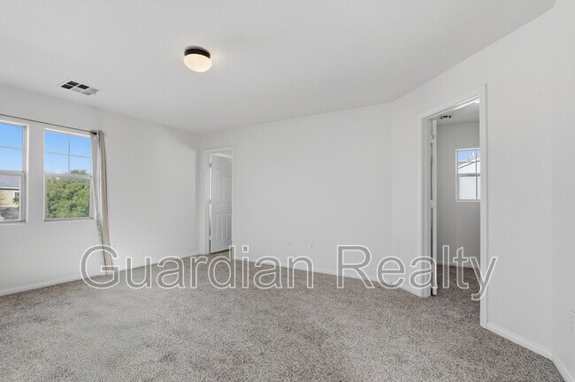 Building Photo - 125 Snow Dome Ave