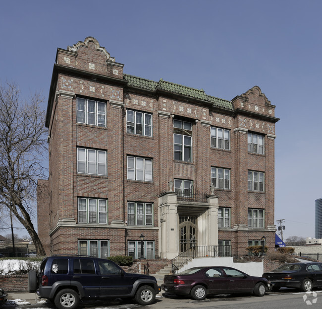 Primary Photo - Stevens Square Apartments