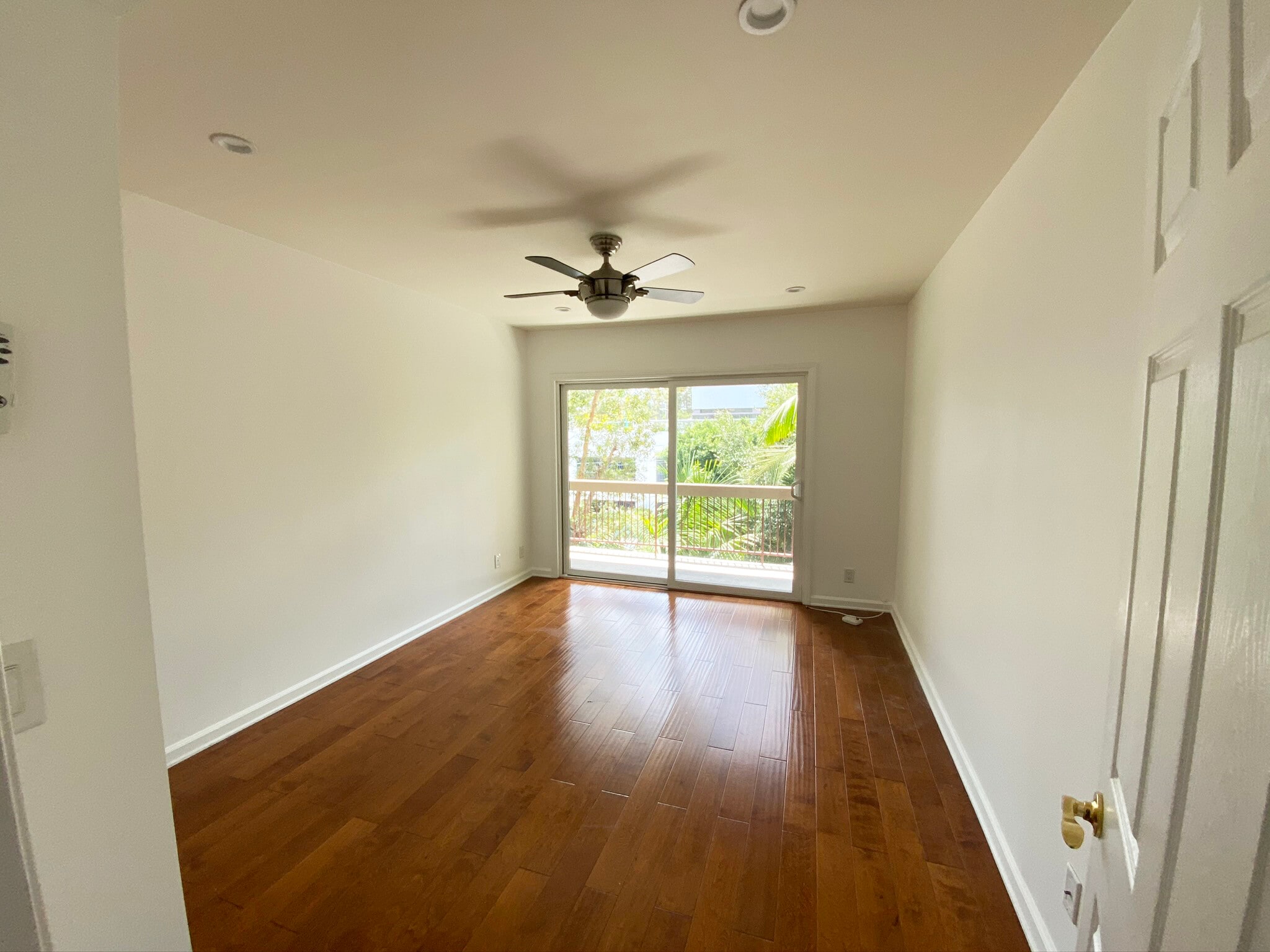 Building Photo - 1262 S Barrington Ave