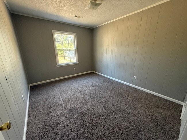 Building Photo - 808 Crawford St S