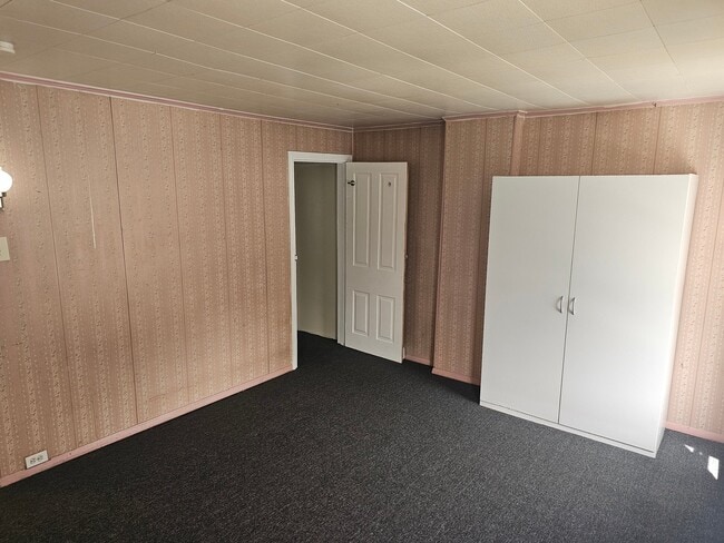 Building Photo - 313 Buttonwood St