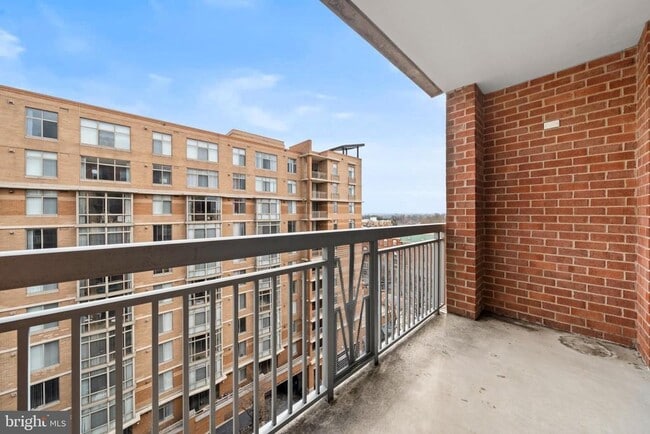 Building Photo - 1020 N Highland St