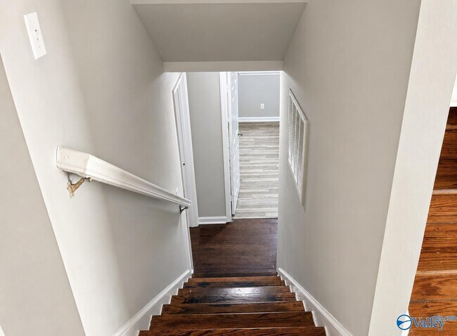 Building Photo - 2607 Bonnieview Dr NW