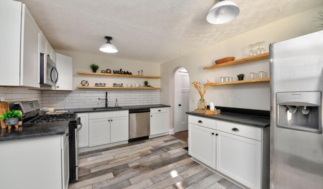 Building Photo - 1517 Hawthorne Ave