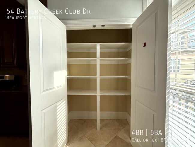 Building Photo - 54 Battery Crk Clb Dr