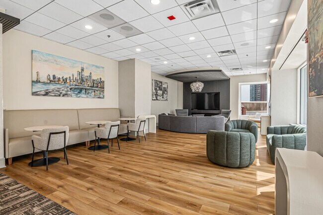 Building Photo - 512 N McClurg Ct