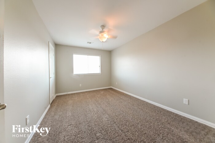 Building Photo - 3108 Silver Creek Dr