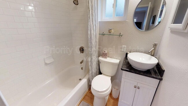 Building Photo - 4102 Ingraham St