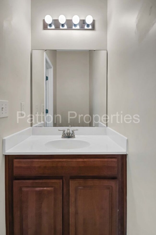 Building Photo - Rosewood Hills Home