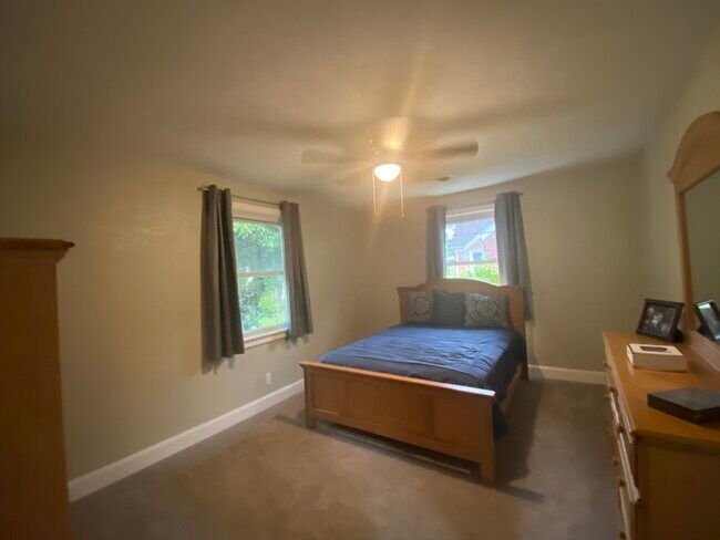 Building Photo - 6425 Sedgefield Dr