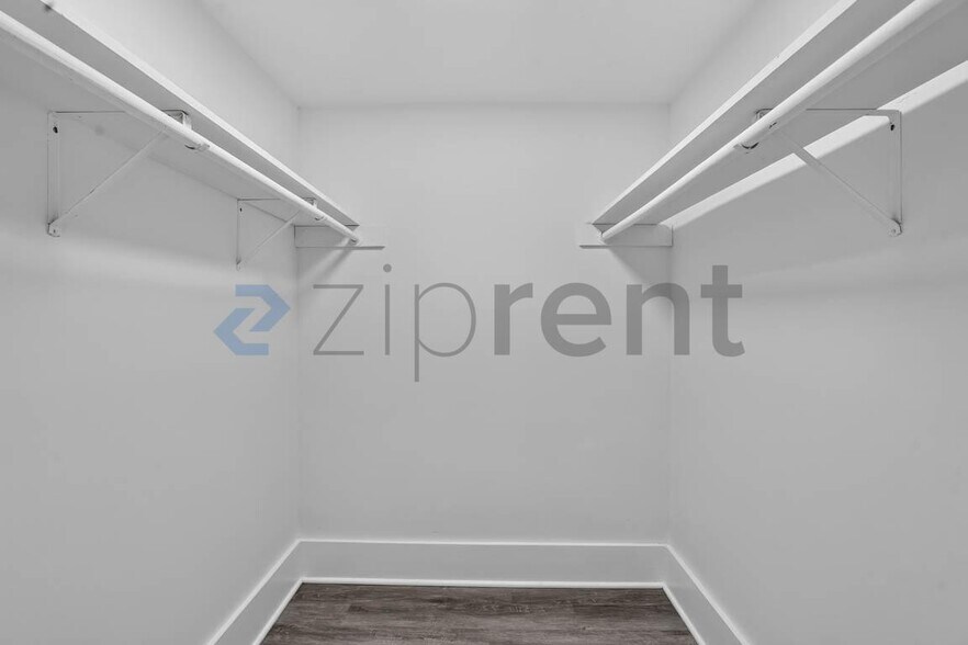 Building Photo - Unit 3
