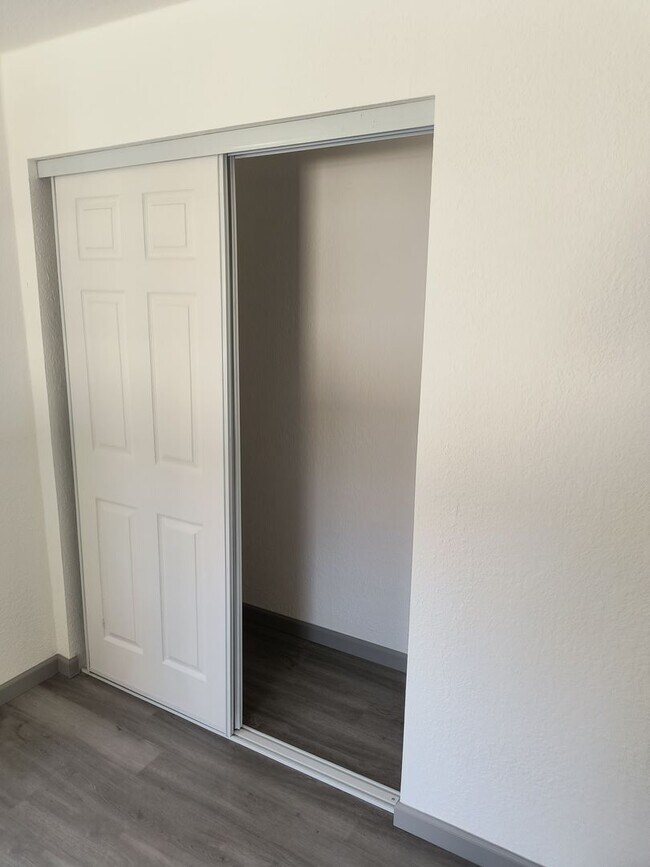 Building Photo - Newly Remodeled 3 Bedroom 1 1/2 Bath Home