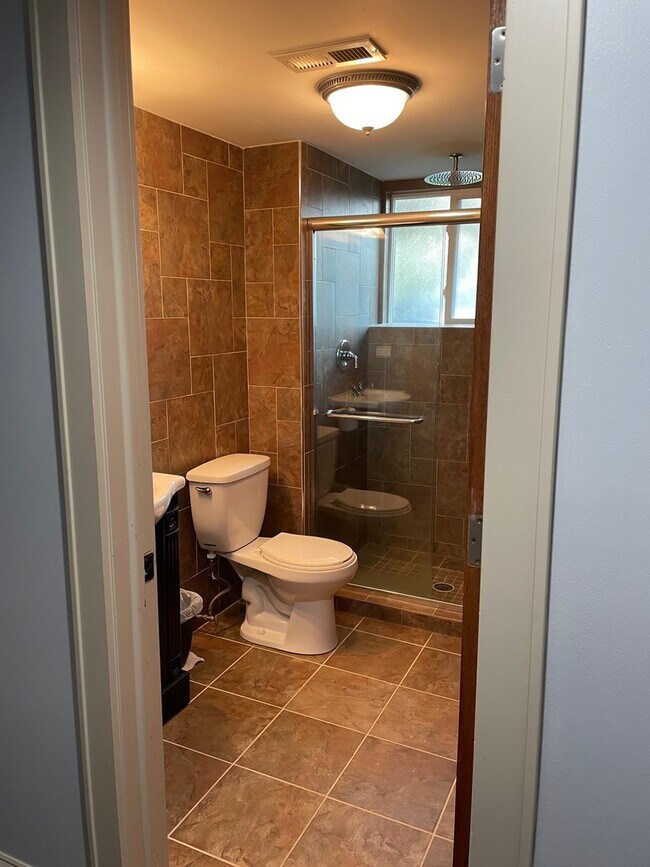 Building Photo - 4504 Normandy Dr