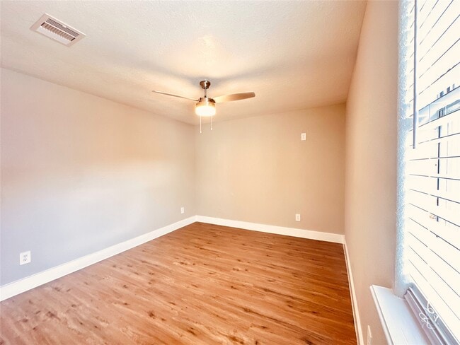 Building Photo - 11130 Hanning Ln