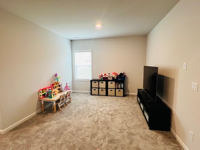 Building Photo - 4088 Brookmont Way