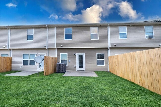 Building Photo - 6212 Ellenwood Dr