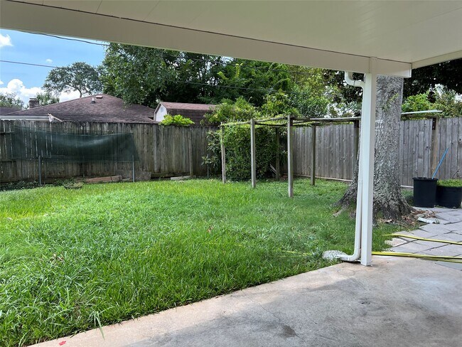 Building Photo - 8831 Hendon Ln