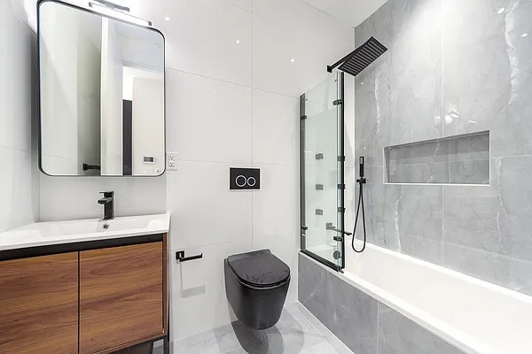 Building Photo - 1551 Eastern Pky