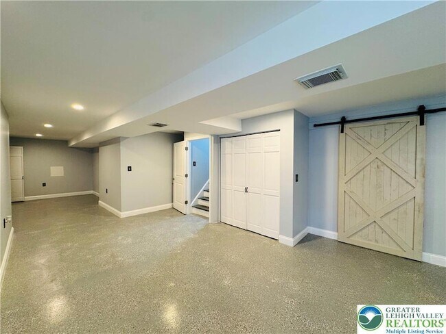 Building Photo - 6945 Hunt Dr