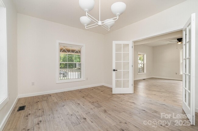 Building Photo - 208 Tournament Dr SW