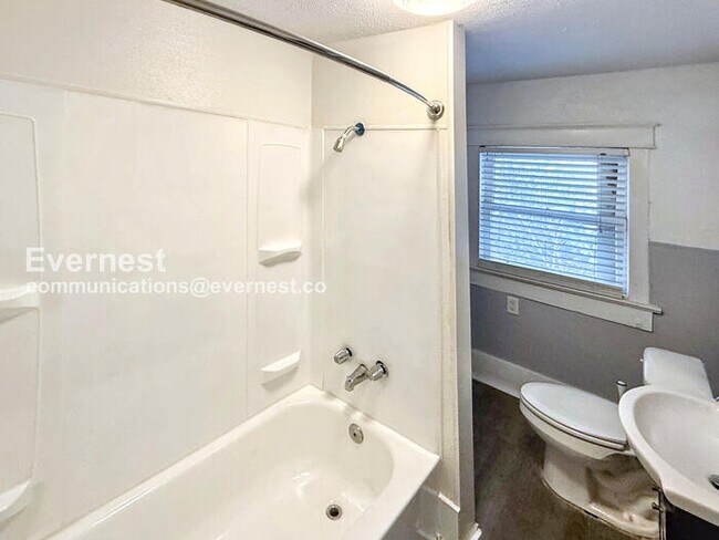 Building Photo - 50% OFF THE First FULL MONTH’S RENT! Limited Time Special Offer - Split your security deposit pay...