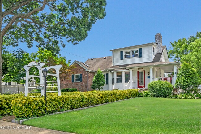 Building Photo - 1209 16th Ave